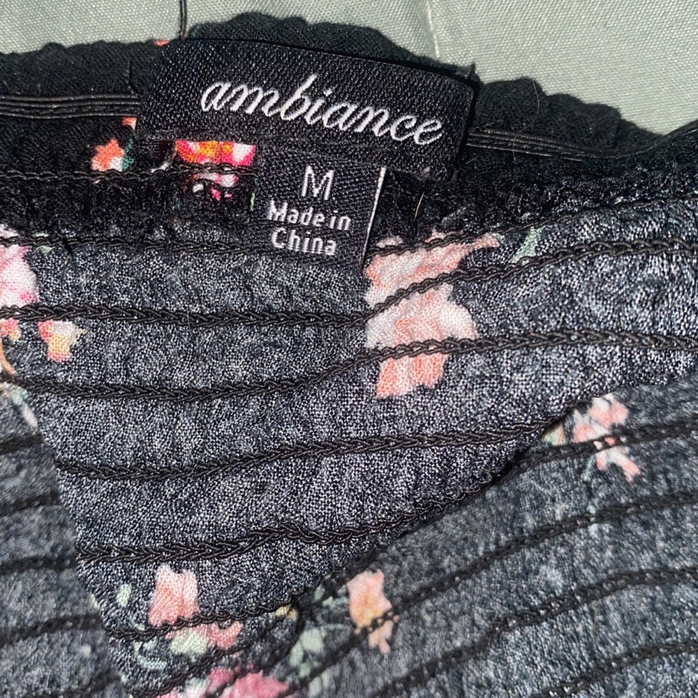 ✨HP✨Floral Ruffle Tank Top - Picture 4 of 4
